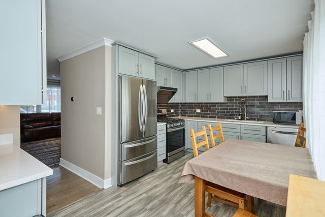 926 N Boxwood Drive B, Mount Prospect, IL 60056