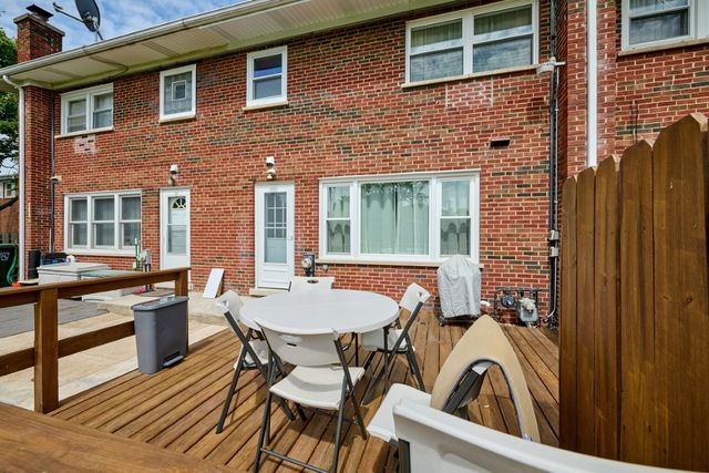 926 N Boxwood Drive B, Mount Prospect, IL 60056