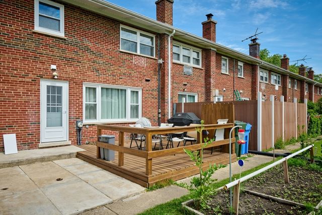 926 N Boxwood Drive B, Mount Prospect, IL 60056