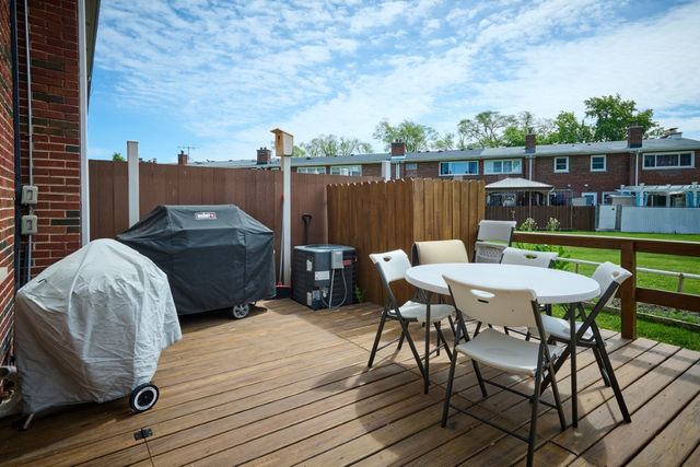 926 N Boxwood Drive B, Mount Prospect, IL 60056