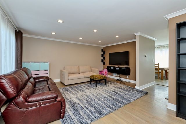 926 N Boxwood Drive B, Mount Prospect, IL 60056