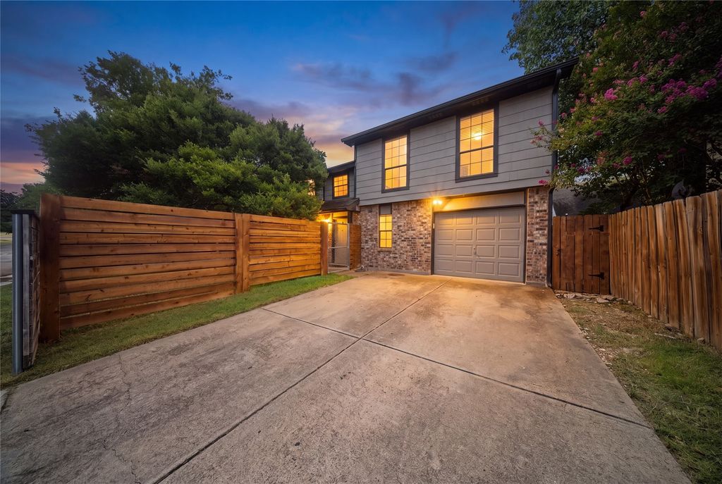 Image 1 of property listing at 11136 Mccree Road, Dallas, TX 75238