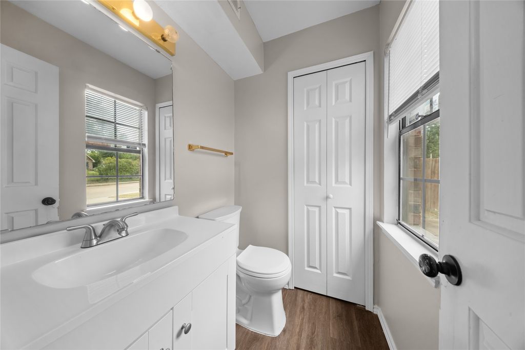 Image 13 of property listing at 11136 Mccree Road, Dallas, TX 75238