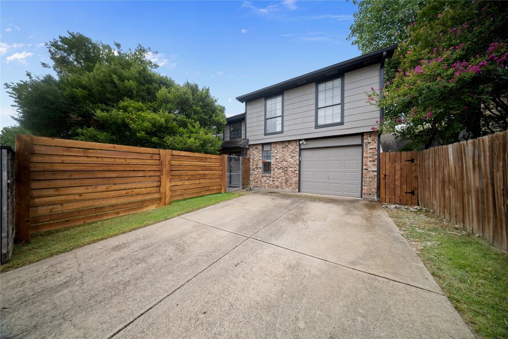 Image 18 of property listing at 11136 Mccree Road, Dallas, TX 75238