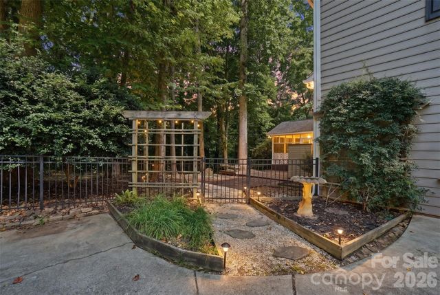 1112 Long Paw Lane, Charlotte, NC 28214