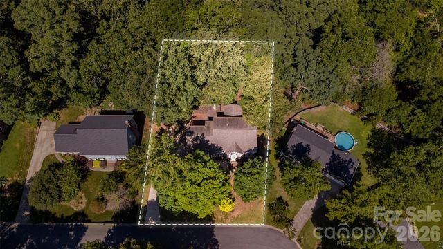 1112 Long Paw Lane, Charlotte, NC 28214