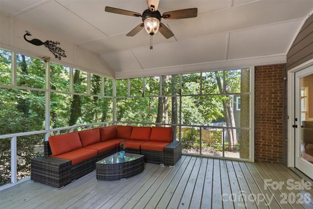 1112 Long Paw Lane, Charlotte, NC 28214