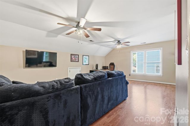 1112 Long Paw Lane, Charlotte, NC 28214
