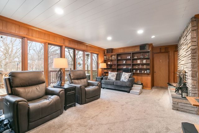 9215 S 83rd Avenue, Hickory Hills, IL 60457