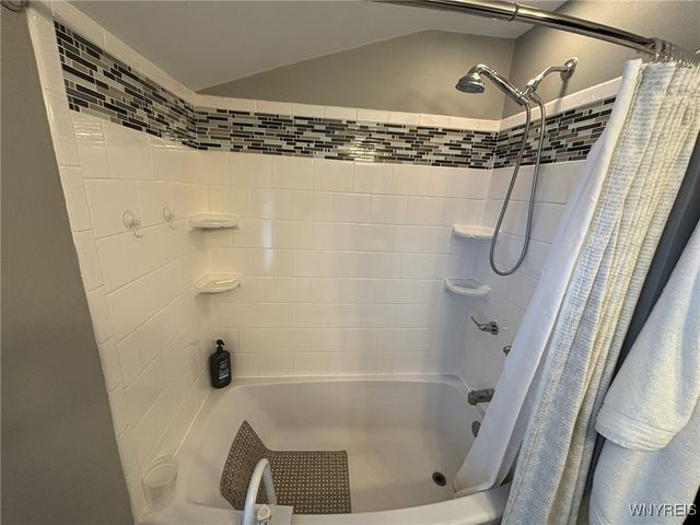 4279 Beach Avenue, Hamburg, NY 14075