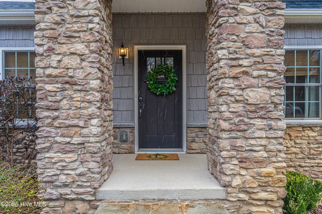 170 Beths Point, West End, NC 27376
