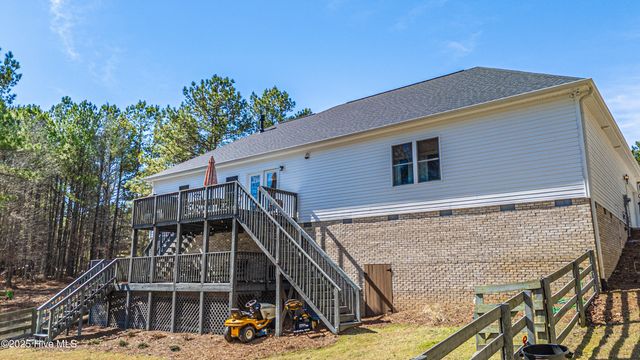 170 Beths Point, West End, NC 27376