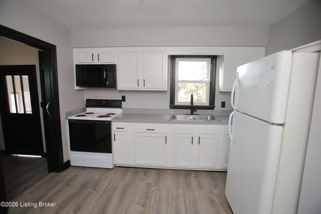 4804 Ranchland Dr, Louisville, KY 40216