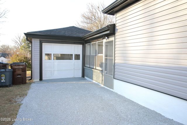 4804 Ranchland Dr, Louisville, KY 40216