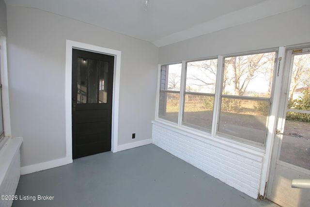 4804 Ranchland Dr, Louisville, KY 40216