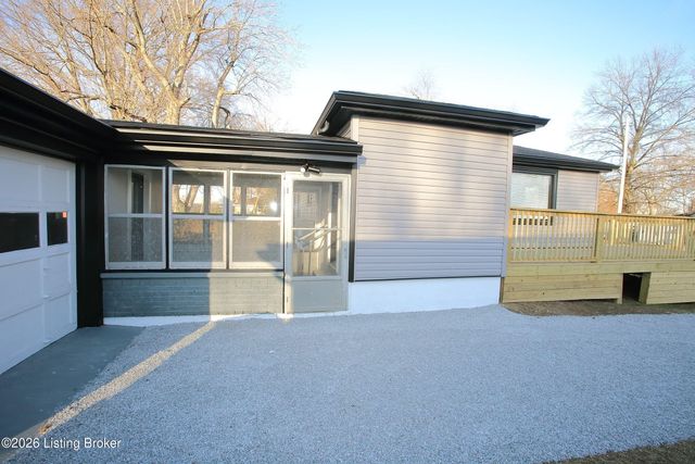 4804 Ranchland Dr, Louisville, KY 40216