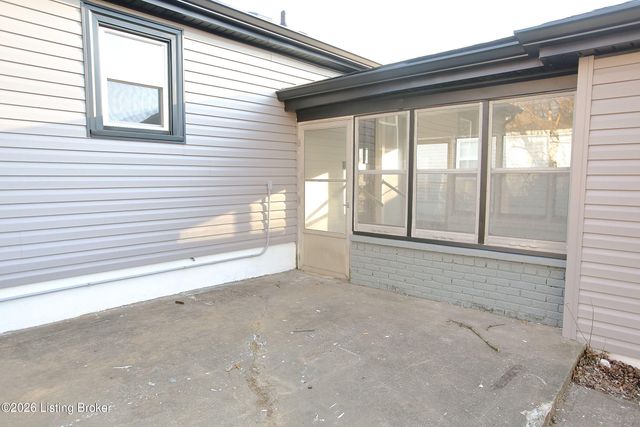 4804 Ranchland Dr, Louisville, KY 40216