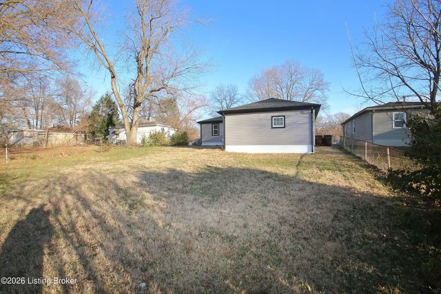 4804 Ranchland Dr, Louisville, KY 40216