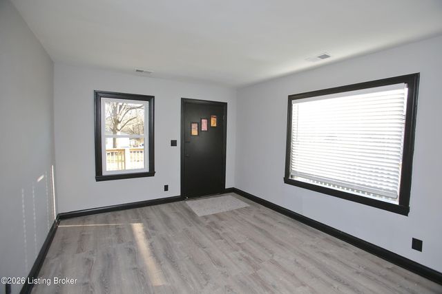 4804 Ranchland Dr, Louisville, KY 40216