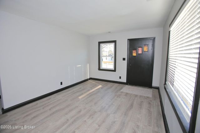 4804 Ranchland Dr, Louisville, KY 40216