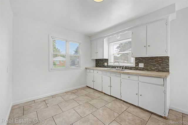 29679 Glenwood Street, Inkster, MI 48141