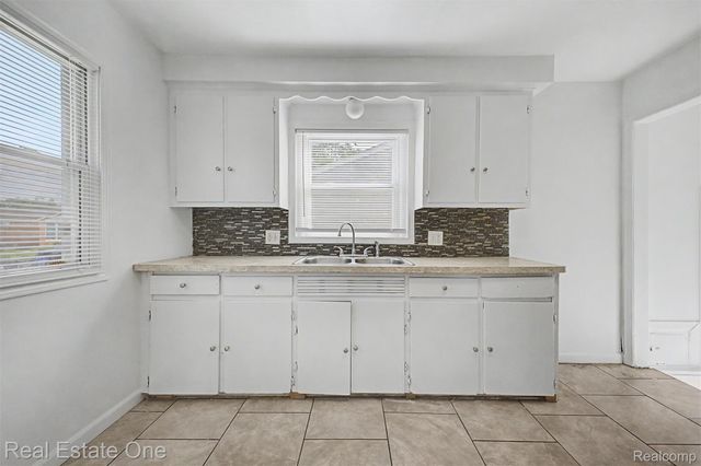29679 Glenwood Street, Inkster, MI 48141