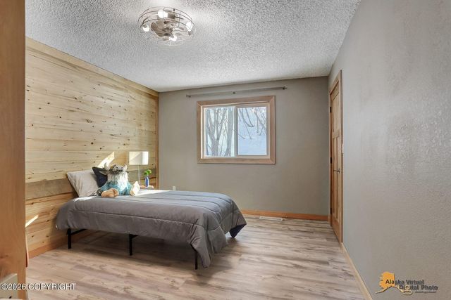 8466 S Big Lake Road, Wasilla, AK 99652