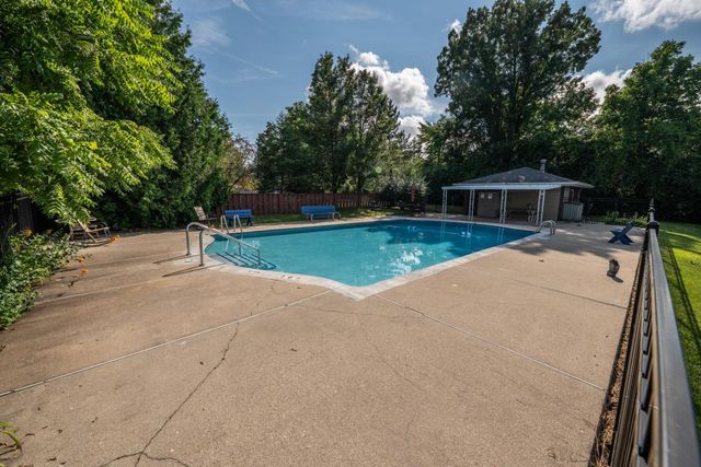 N84W16033 Menomonee AVENUE #200, Menomonee Falls, WI 53051