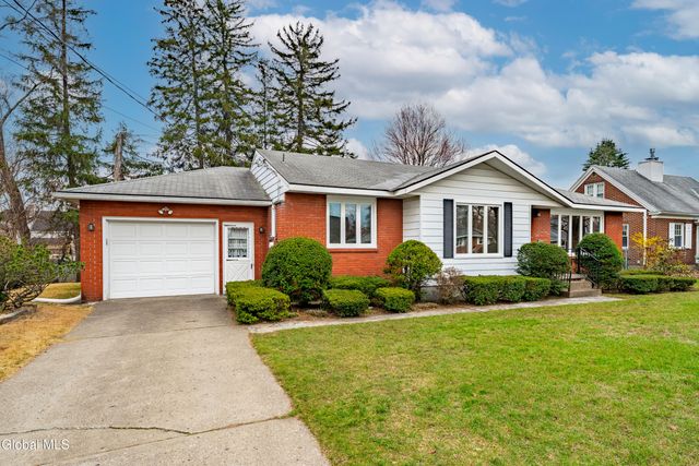 6 E Alfred Drive, Colonie, NY 12205