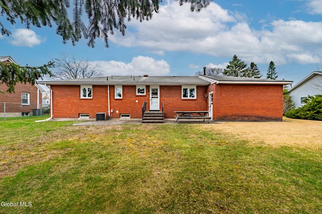 6 E Alfred Drive, Colonie, NY 12205