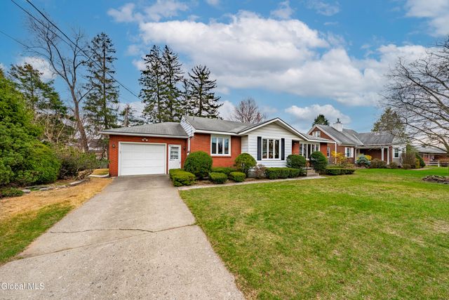 6 E Alfred Drive, Colonie, NY 12205