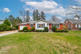 6 E Alfred Drive, Colonie, NY 12205