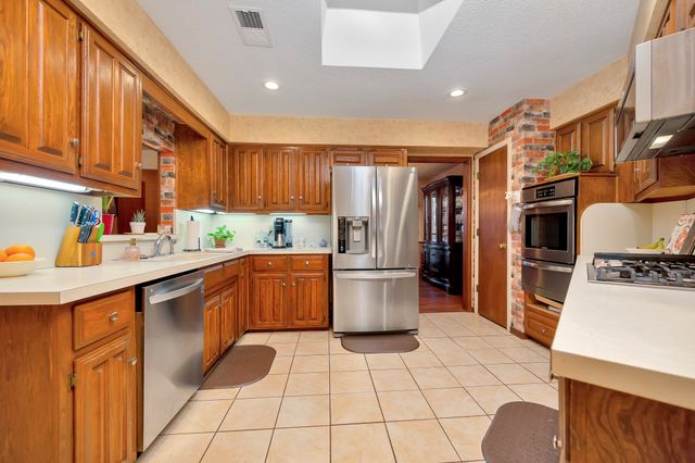 802 Katherine Court, Cedar Hill, TX 75104