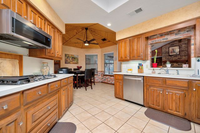 802 Katherine Court, Cedar Hill, TX 75104