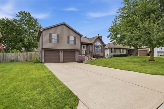205 Apple Valley Parkway, Belton, MO 64012
