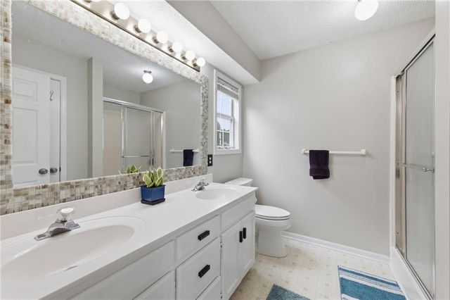 205 Apple Valley Parkway, Belton, MO 64012
