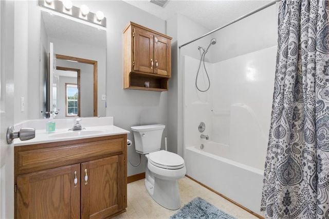 205 Apple Valley Parkway, Belton, MO 64012