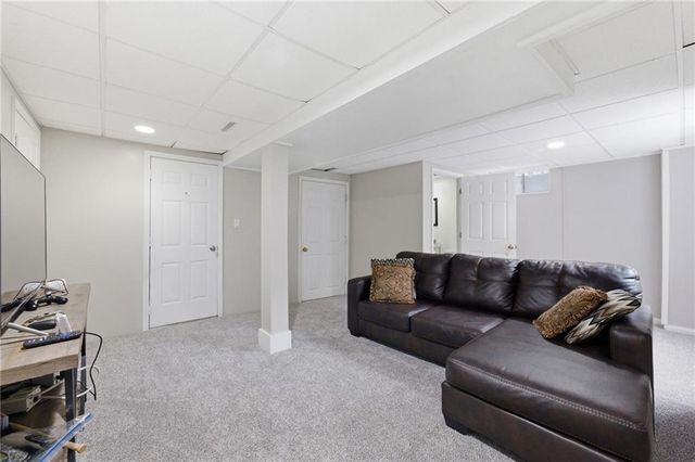 205 Apple Valley Parkway, Belton, MO 64012