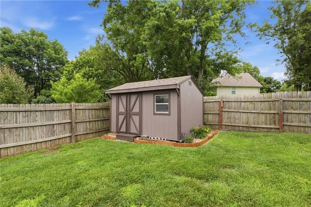 205 Apple Valley Parkway, Belton, MO 64012