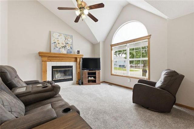 205 Apple Valley Parkway, Belton, MO 64012