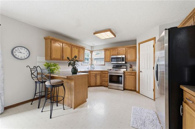 205 Apple Valley Parkway, Belton, MO 64012