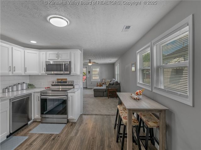 1328 13th Street, Nitro, WV 25143