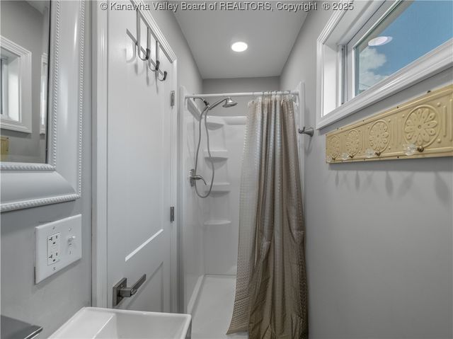 1328 13th Street, Nitro, WV 25143
