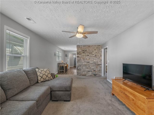 1328 13th Street, Nitro, WV 25143