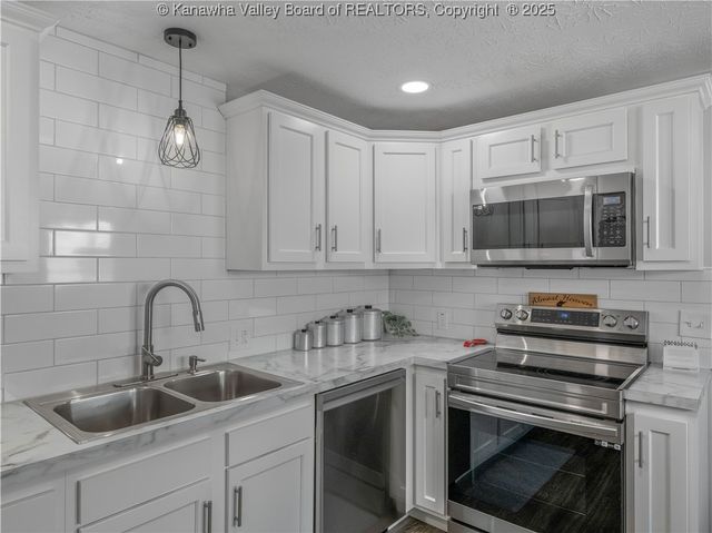 1328 13th Street, Nitro, WV 25143