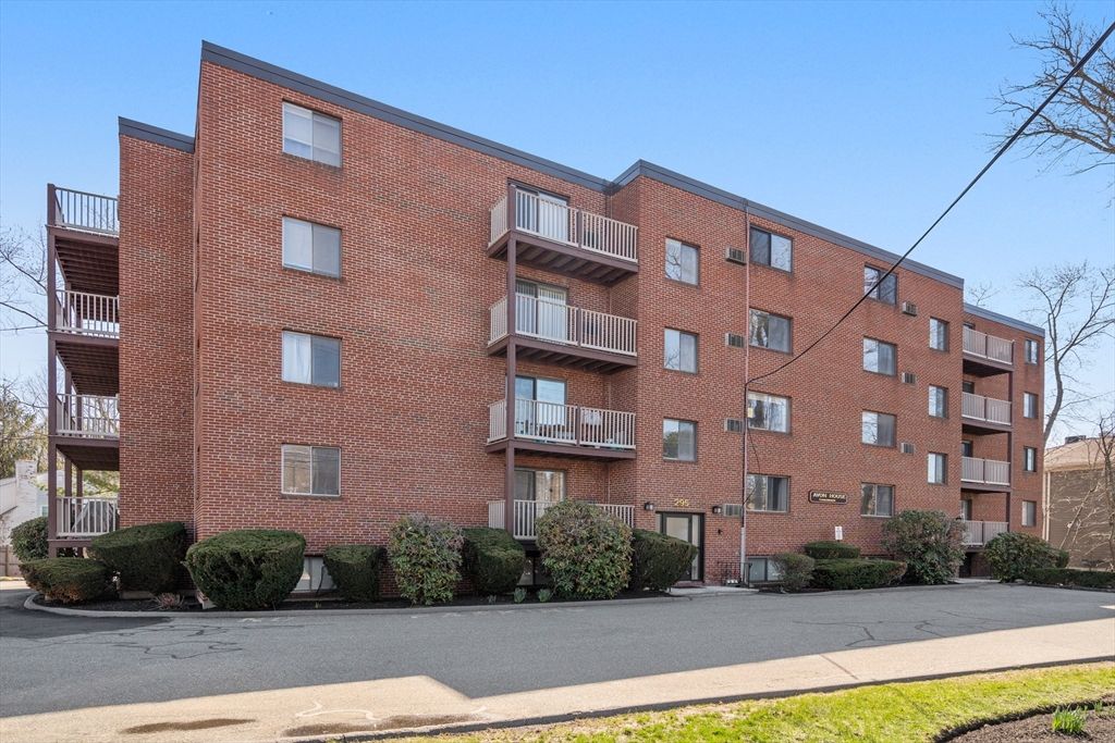 295 Main Street 16, Reading, MA 01867