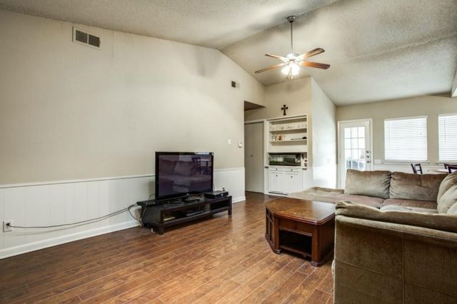 3801 Eugene Court N, Irving, TX 75062