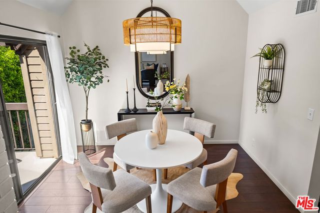 835 S Lucerne Boulevard 310, Los Angeles, CA 90005