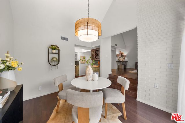 835 S Lucerne Boulevard 310, Los Angeles, CA 90005