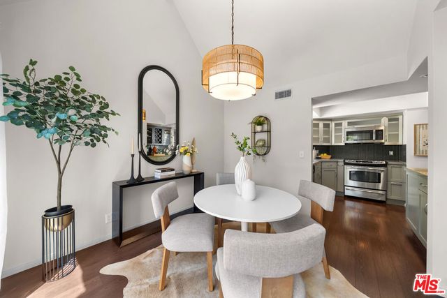 835 S Lucerne Boulevard 310, Los Angeles, CA 90005